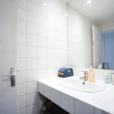 Bright Studio Near Parc Monceau Appartement Parijs