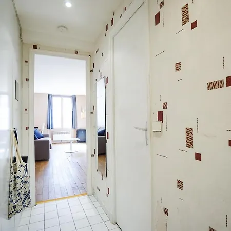 Bright Studio Near Parc Monceau